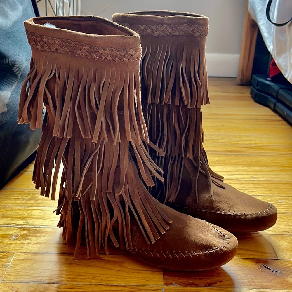 Minnetonka 3-layer brown suede fringe boots